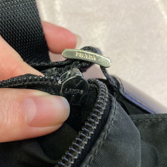 🔥Flash Sale🔥 ❤️ Prada Vintage Nylon Messenger Bag ❤️ - Picture 10 of 17